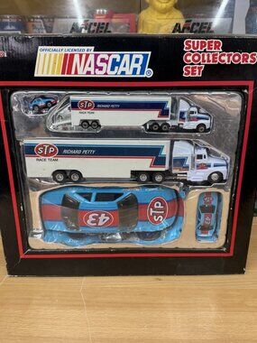 NASCAR #43 Richard Petty Super Collectors Set 1991 Racing Champions